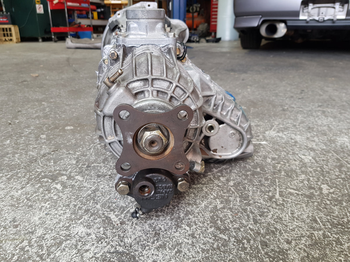 NISSAN SKYLINE R32 GTR GEARBOX WITH TRANSFER CASE PUSH TYPE BNR32 Jap